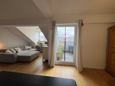 Helle 2-Zimmer Dachgeschosswohnung mit Loggia in Germering