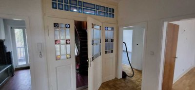 4-Zimmer-Altbauwohnung im 1.OG, ca. 110 m², frei ab 01.03.2026