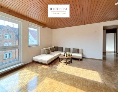 Großzügige 4 Zimmer Wohnung mit sonnigem, überdachtem Balkon
