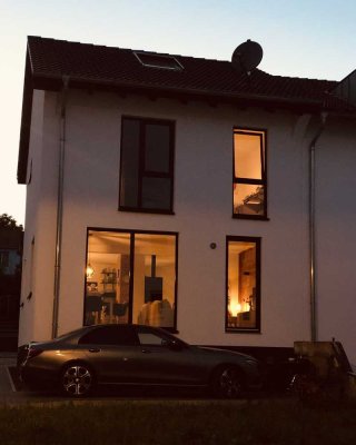 Stilvolles 4-Zimmer-Reihenendhaus mit geh. Innenausstattung und EBK in Frankfurt am Main Seckbach