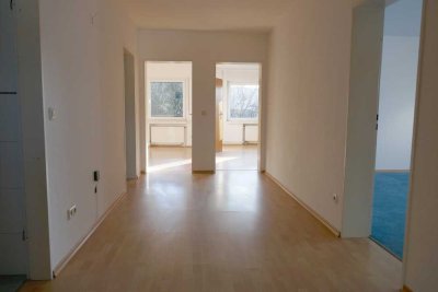 Helle 4-Zimmer-DG-Wohnung mit großem Balkon - Blick ins Grüne