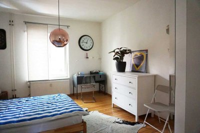 Helle 2-Zimmer-Altbauwohnung auf dem Lindenhof mit Wohnküche, Balkon & Gemeinschaftsgarten