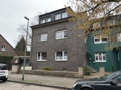 Schöne 4 Zimmer-Wohnung mit Balkon und Stellplatz in 47226 Duisburg-Rheinhausen