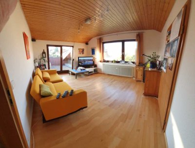 Modernisierte 2-Zi.-Dachgeschosswohnung in ruhiger Aussichtslage! in Obersulm mit EBK, Dachterrasse