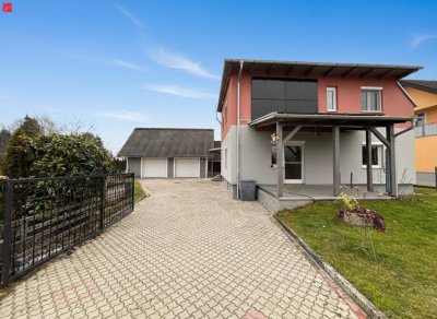 Modernes Haus mit sonniger Terrasse