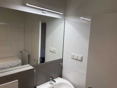 KERNSANIERTE 1 ZIMMER-WOHNUNG, KDB, BALKON, KELLER, ZENTRALE LAGE !