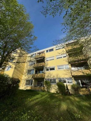 Gepflegte 3 Zimmer Wohnung im 2.OG mit EBK, Balkon, DU/WA, sowie Einzelgarage in 71083 Herrenberg