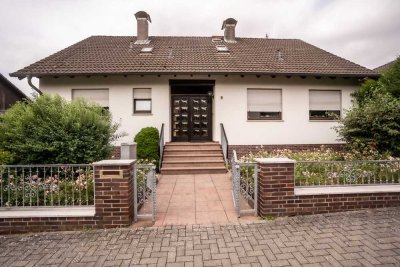 Ihr neues Familiendomizil:
freistehendes Einfamilienhaus mit top Bausubstanz und großem Garten