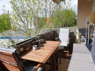 Vollständig renovierte Wohnung mit drei Zimmern sowie Balkon und Einbauküche in Göttingen
