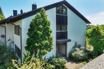 Gelegenheit in Starnberg: Familiengerechtes Reiheneckhaus mit großem Garten und herrlichem Blick!