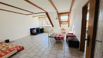 gepflegte 2-Zimmer-Dachgeschosswohnung mit Einbauküche in Eggenstein-Leopoldshafen