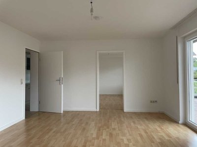 AS-Immobilien.com+++zum Einzug bereit: 2-Zimmer mit großer Terrasse inklusive Garage+++