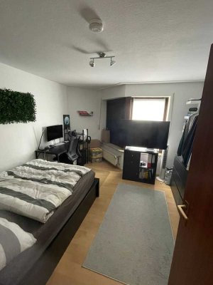 Geschmackvolle 3-Zimmer-Maisonette-Wohnung mit Balkon und EBK in Böblingen