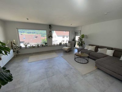 Neuwertige 4,5-Zimmer-Wohnung mit EBK