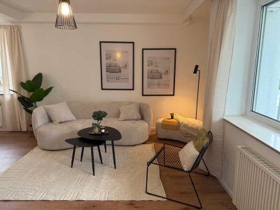 Erstbezug nach Sanierung: Stilvoll möblierte 3-Zimmer-Wohnung mit Südbalkon, EBK und Garage in Essen