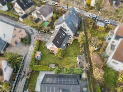 Augsburg-Nord: Doppelhaushälfte mit zwei Einheiten in ruhiger Wohnlage