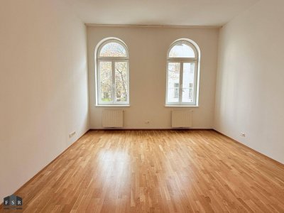 Helle, durchgesteckte Altbauwohnung mit großem Balkon in perfekter Lage in Traumhaus - zukünftige Ubahnnähe