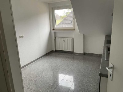 Freundliche 2-Zimmer-DG-Wohnung mit gehobener Innenausstattung in Essen
