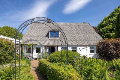 Cuxhaven - Altenbruch | Vielfältiges Haus mit großem Grundstück!