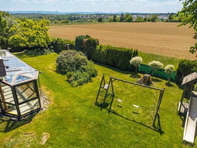 Großzügige 4,5 Zimmer-Gartenwohnung mit Wintergärten, privater Sauna und direktem Naturanschluss