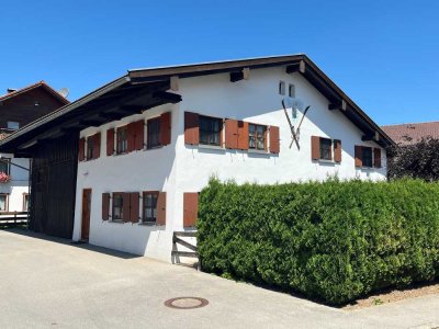 CHARME PUR!!!   Denkmalgeschütztes Bauernhaus mit Scheune in Geisenried