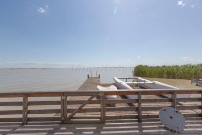 Flachdach-Seehütte in Toplage am offenen See