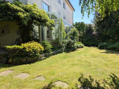 Wohnen im EG  mit Wintergarten und Garten mit kleinerTeichanlage zur Alleinnutzung