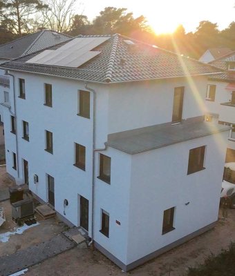 Exklusive DHH (BJ 2025) - A+ 4,5 Zimmer, 2 Stellplätze, Wallbox, Garten, Terasse, Balkon