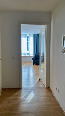 Helle, moderne 3,5-Zimmer Wohnung an der Münchner Freiheit.  Von Privat.