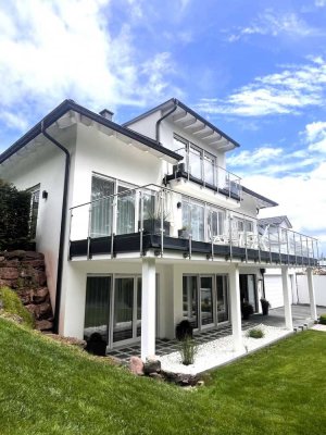 Modernes Wohnparadies mit Einliegerwohnung und Wellness-Oase – Sonniges Traumhaus in Bad Liebenzell
