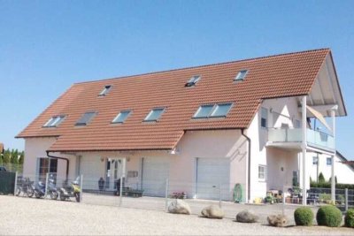 Lichtdurchflutete 5-Zimmer-Maisonette-Wohnung und eine XXL Garage
