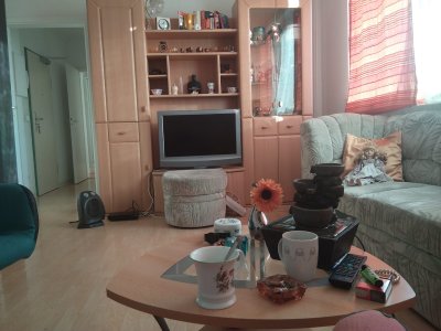 Dringend/Urgently Room For RENT