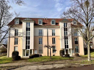 Helle, schöne 2-Zimmer-Wohnung mit EBK, TG und Balkon