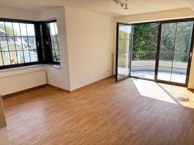 Zentral gelegene 2-Zimmer-Wohnung mit schönem Balkon und PKW-Stellplatz