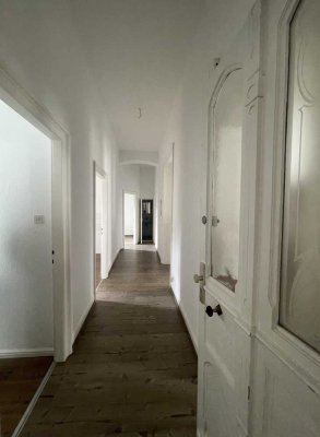 4-Zimmer Altbau mit Balkon und neuer EBK