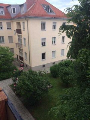 Traumhafte 2 Zimmer-Altbauwohnung mit Wohnküche in Schwabing