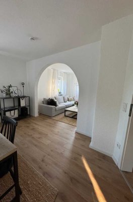 Erstbezug nach Sanierung: exklusive 2,5-Zimmer-Erdgeschosswohnung mit EBK in Friedberg-West