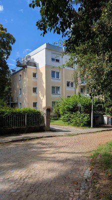 Bezugsfreie sonnige Etagenwohnung in Berlin Steglitz mit Gartenblick und Balkon