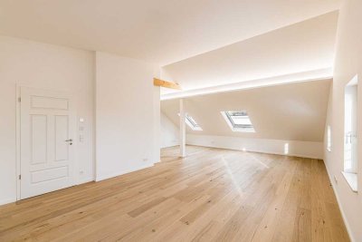 Viel Licht & Platz: Komfortable 4-Zimmer-Dachgeschosswohnung in energieeffizienten Altbau