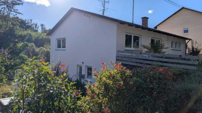Schöne 3-Zimmer-Wohnung mit hochwertiger Ausstattung, großer Terrasse & eigenem Garten in Ottweiler