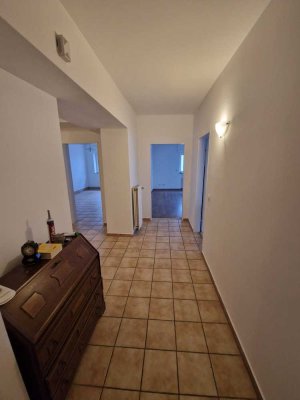 Schöne und modernisierte 3-Raum-Erdgeschosswohnung in Erpel