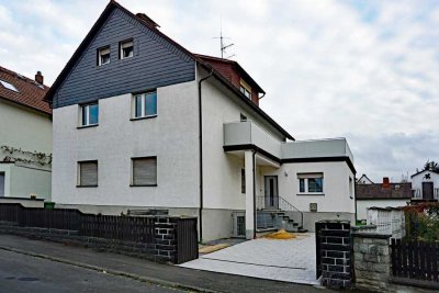 Top renovierte helle Vier-Zimmer-Wohnung