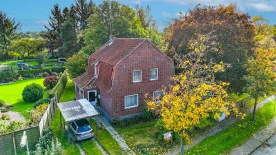 Traditionsreiches Gebäude in Neuhaus, das auf eine liebevolle Wiederbelebung wartet