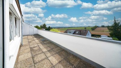 Schöne 4,5-Zimmer-Dachgeschosswohnung mit Balkon und Einbauküche in Ingersheim