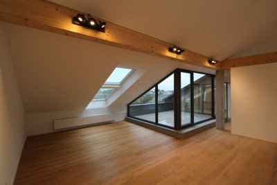 Bismarck-Viertel: exklusives 3-Zimmer-Penthaus mit Dachterrasse und Einbauküche direkt am Park