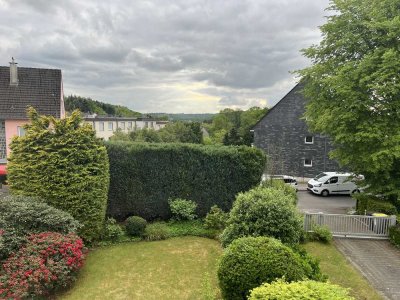 Schöne, helle 3 - 4-Zimmer-Wohnung im Grünen mit Wintergarten, Gartennutzung und EBK