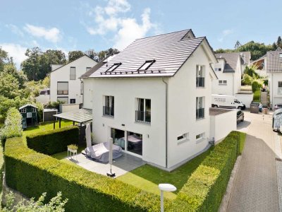 Stilvolle Doppelhaushälfte in Panoramalage von Baden-Baden – modern, energieeffizient und großzügig