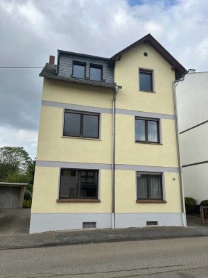 Gepflegtes Haus zum Ausbau geeignet!