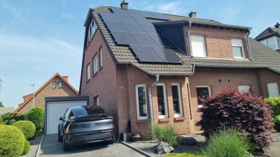 Doppelhaushälfte in Mönchengladbach-Neuwerk mit Photovoltaik