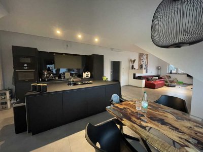 Exklusive 3-Zimmer-Dachgeschosswohnung mit Balkon und luxuriöser Ausstattung